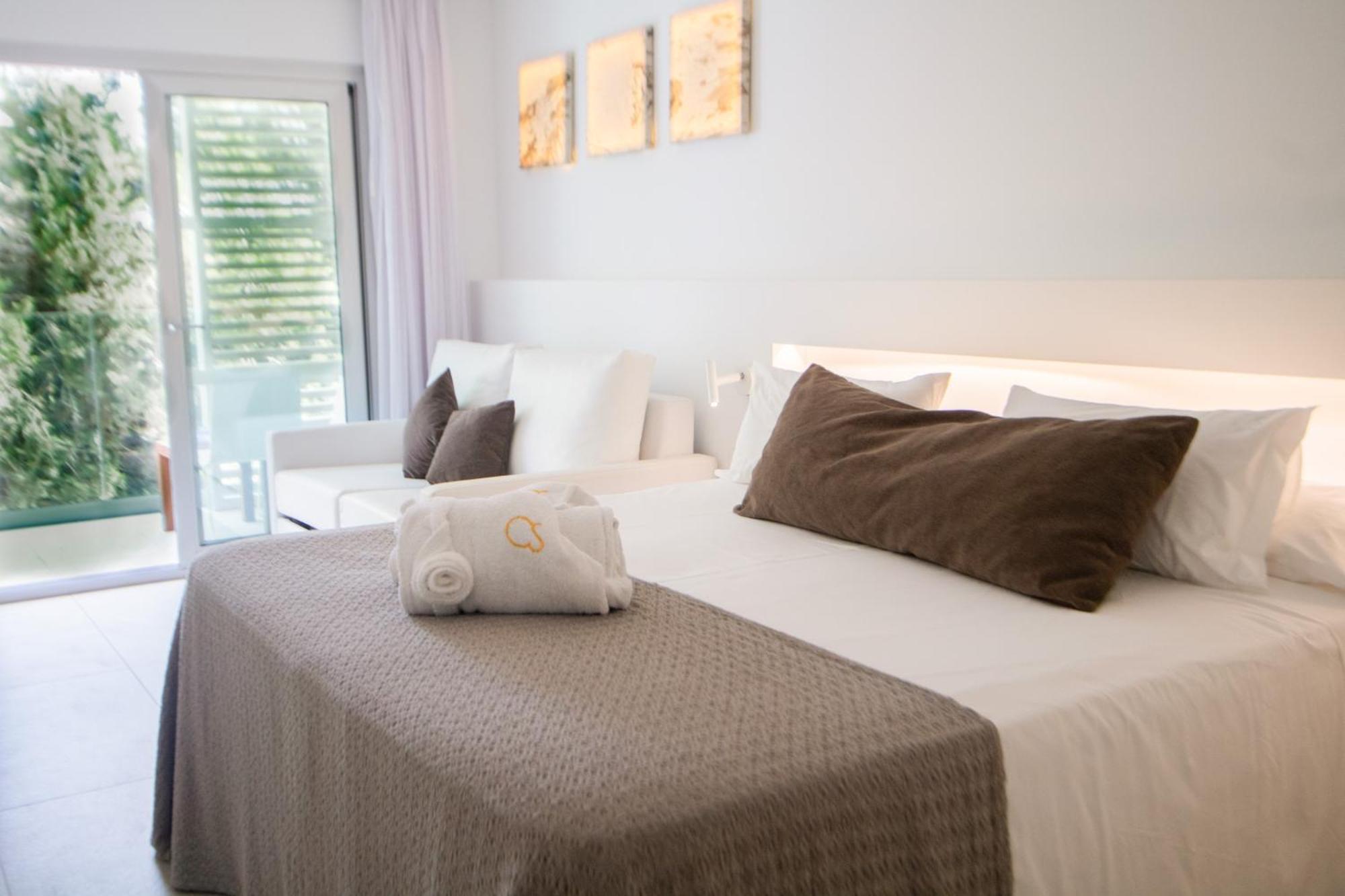 Hotel Cala Saona & Spa Экстерьер фото