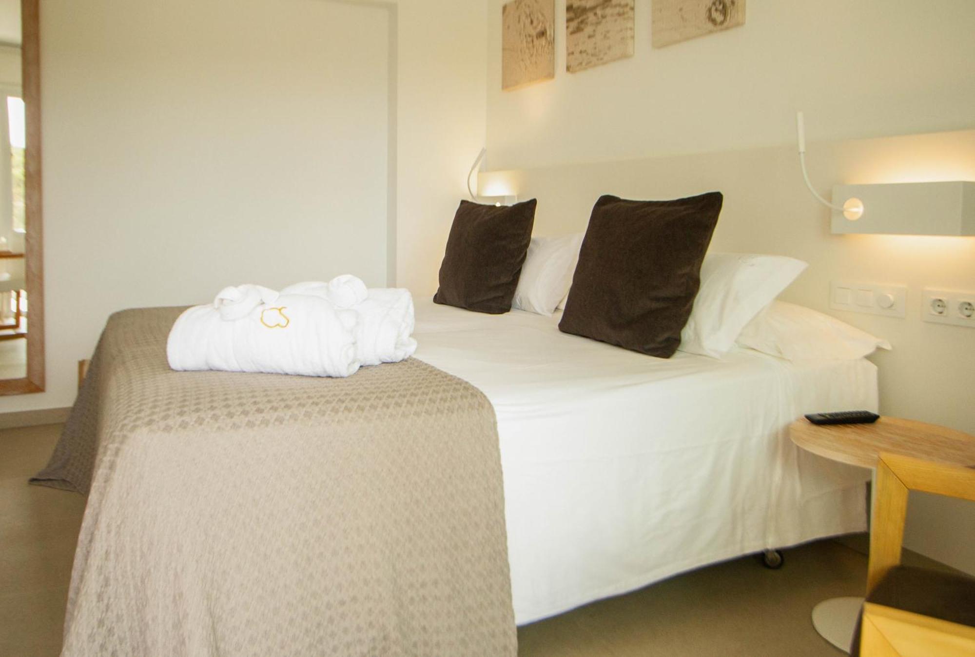 Hotel Cala Saona & Spa Экстерьер фото
