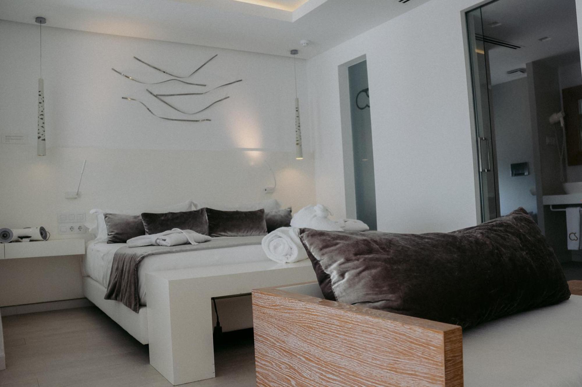 Hotel Cala Saona & Spa Экстерьер фото